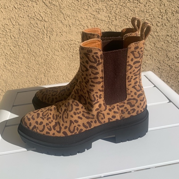 Lucky Brand lug sole animal print cheetah suede Chelsea boots size 6.5M - Picture 4 of 16